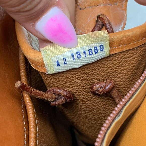 Dooney & Burke Women's Vintage Cream Leather Handbag - Picture 15 of 15